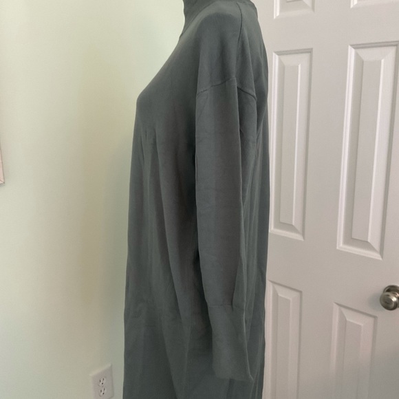 Free Assembly Dress - Picture 3 of 10